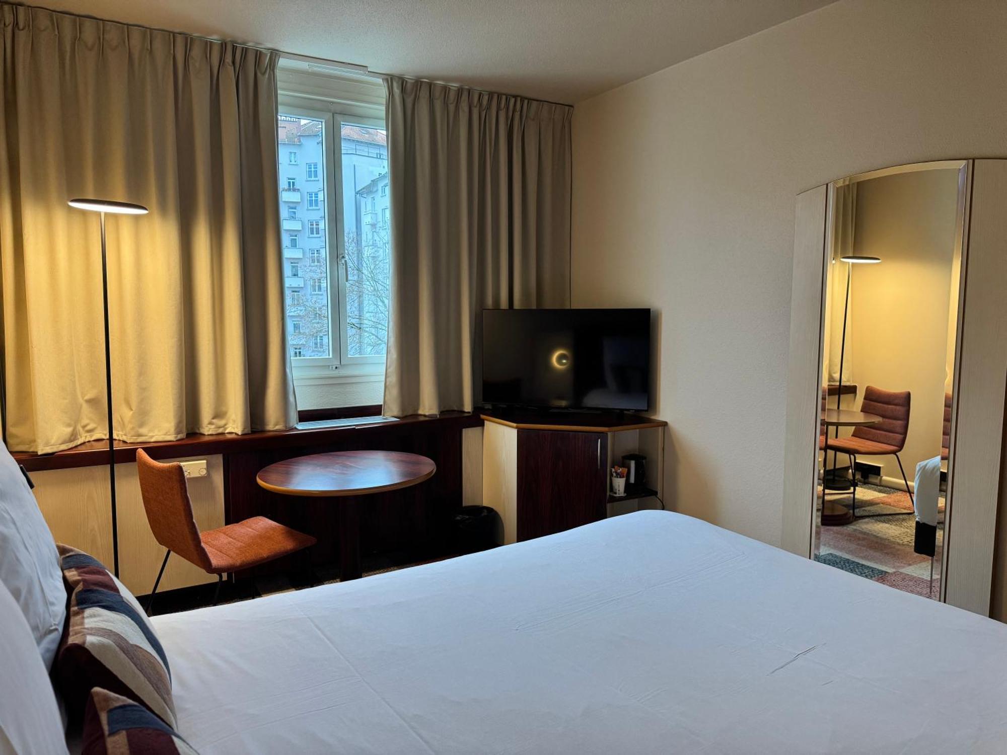 Mercure Besancon Parc Micaud - Hotel & Bar Esterno foto